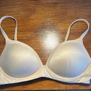 3/$25 Victoria Secret Body by Victoria Lt Padded No Underwire Cream Bra. Sz 36C